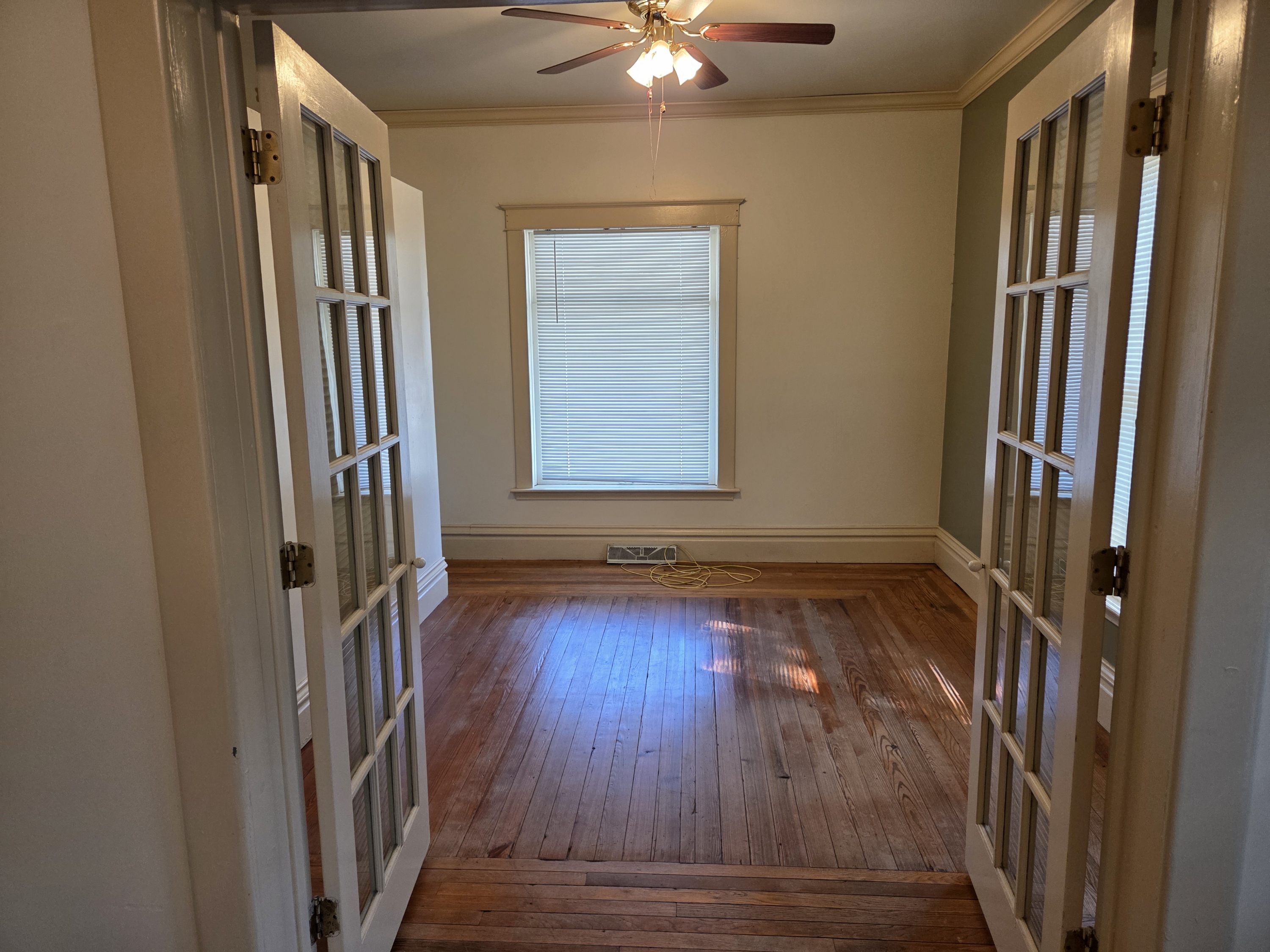 807 Ferris Ct, 1